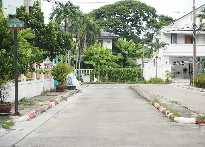 4br Near Hua Mak Station With Parking *