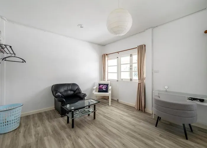 4br Near Hua Mak Station With Parking *
