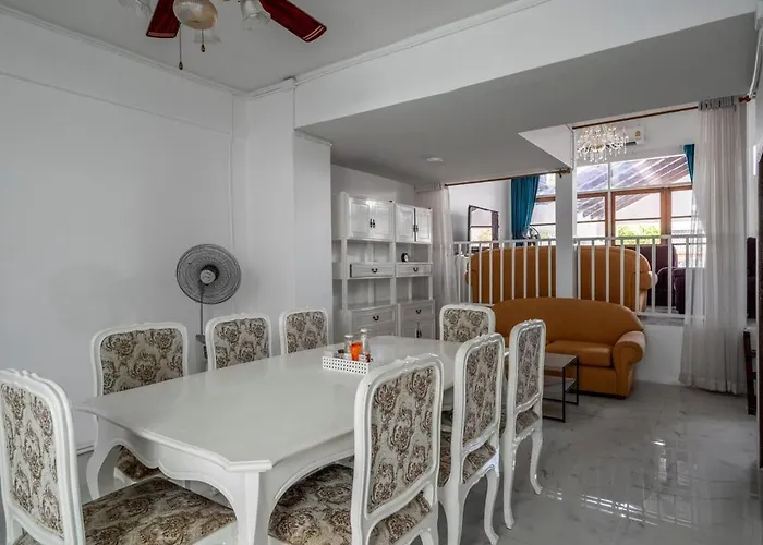 4br Near Hua Mak Station With Parking Hébergement de vacances Bangkok