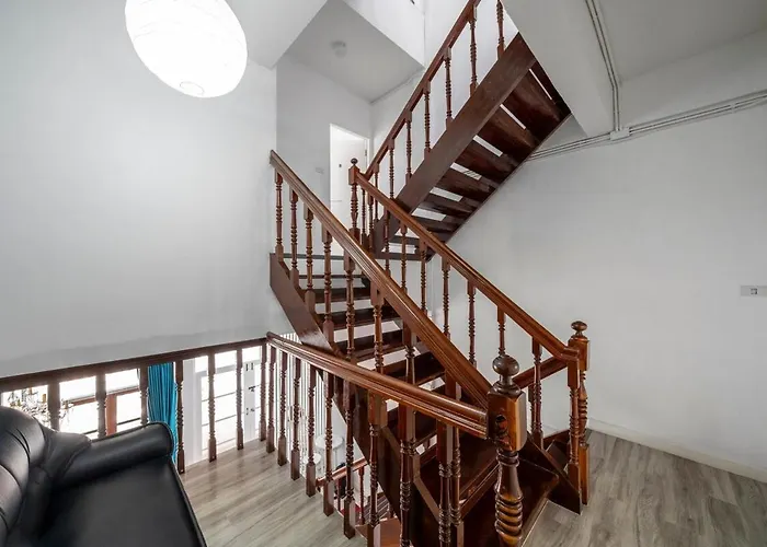 4br Near Hua Mak Station With Parking Bangkok