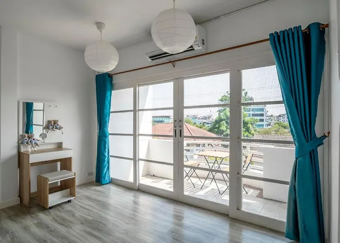 4br Near Hua Mak Station With Parking Bangkok