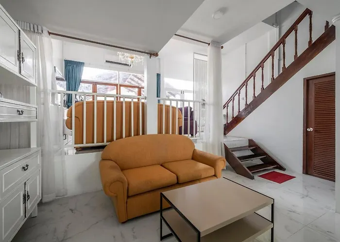 Hébergement de vacances 4br Near Hua Mak Station With Parking Bangkok