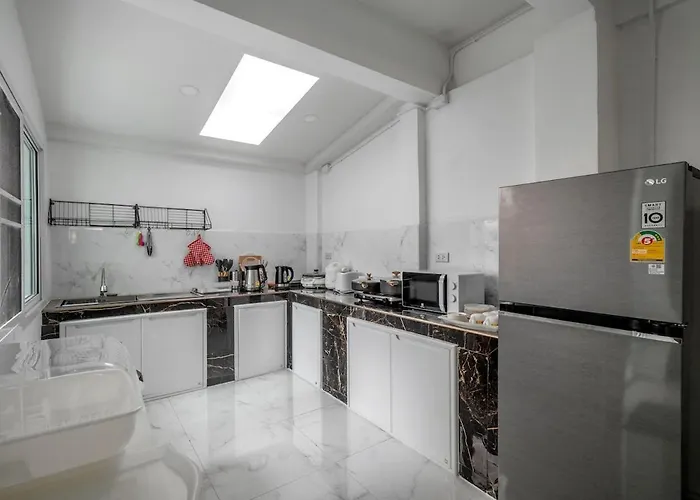 Hébergement de vacances 4br Near Hua Mak Station With Parking Bangkok