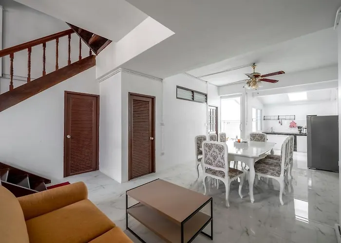 Hébergement de vacances 4br Near Hua Mak Station With Parking