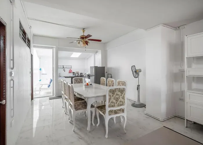 4br Near Hua Mak Station With Parking *